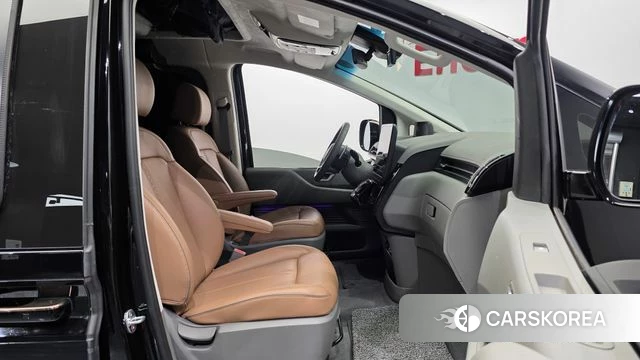 Hyundai Staria 2023 Черный из Кореи, фото 2