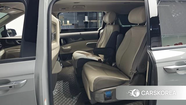 Kia The New Carnival 4th Generation 2024 Серебристо-серый из Кореи, фото 2