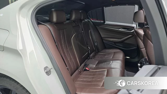 BMW 5 Series (G30) 2018 Белый из Кореи, фото 2