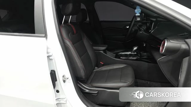 Chevrolet (GM Daewoo) Trax Crossover 2024 Белый из Кореи, фото 2