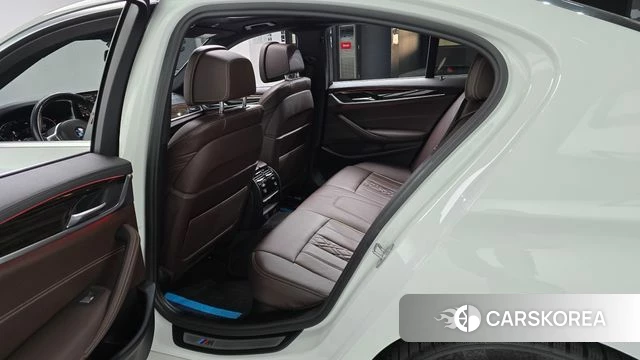 BMW 5 Series (G30) 2021 Белый из Кореи, фото 2