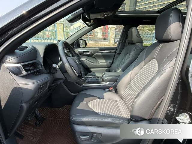 Toyota Crown 2023 Черный из Китая, фото 2