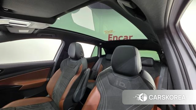 Volkswagen ID.4 2023 Белый из Кореи, фото 2