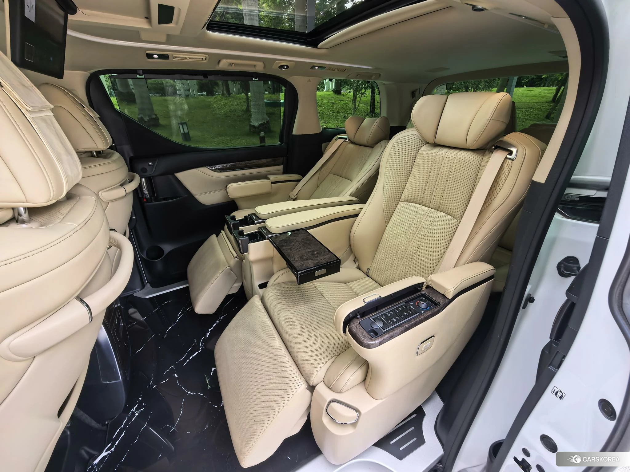 Toyota Alphard 2021 Белый из Китая, фото 2