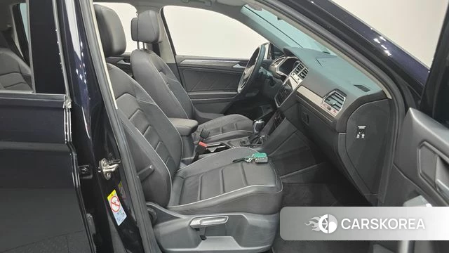 Volkswagen Tiguan Allspace 2022 Черный из Кореи, фото 2