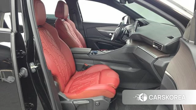 Peugeot 5008 second generation 2024 Черный из Кореи, фото 2
