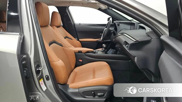 Lexus UX250h 2019 Серебристо-серый из Кореи, фото 2