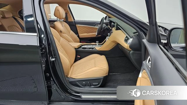 Genesis The New G70 2023 Черный из Кореи, фото 2