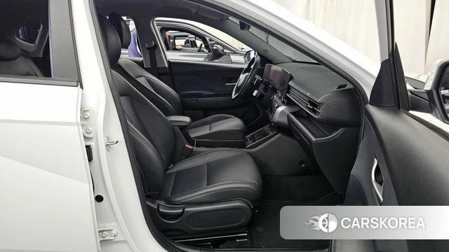 Hyundai Kona (SX2) 2024 Белый из Кореи, фото 2