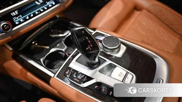 BMW 7 Series (G11) 2021 Серебристо-серый из Кореи, фото 2