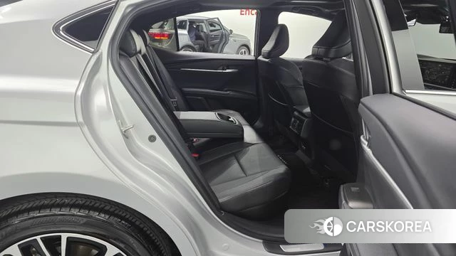Toyota Camry (XV80) 2024 Серебряный из Кореи, фото 2