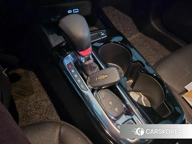 Chevrolet (GM Daewoo) Trax Crossover 2023 Серебристо-серый из Кореи, фото 2