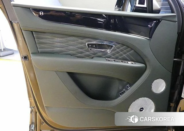 Bentley Bentayga 2026 Темно-зеленый из Кореи, фото 2
