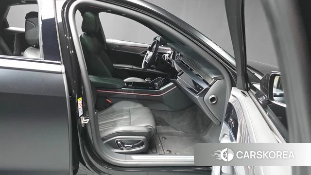 Audi A8 (D5) 2023 Черный из Кореи, фото 2