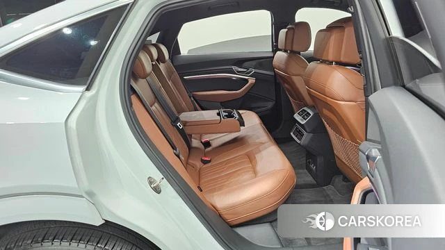 Audi e-Tron 2021 Белый из Кореи, фото 2
