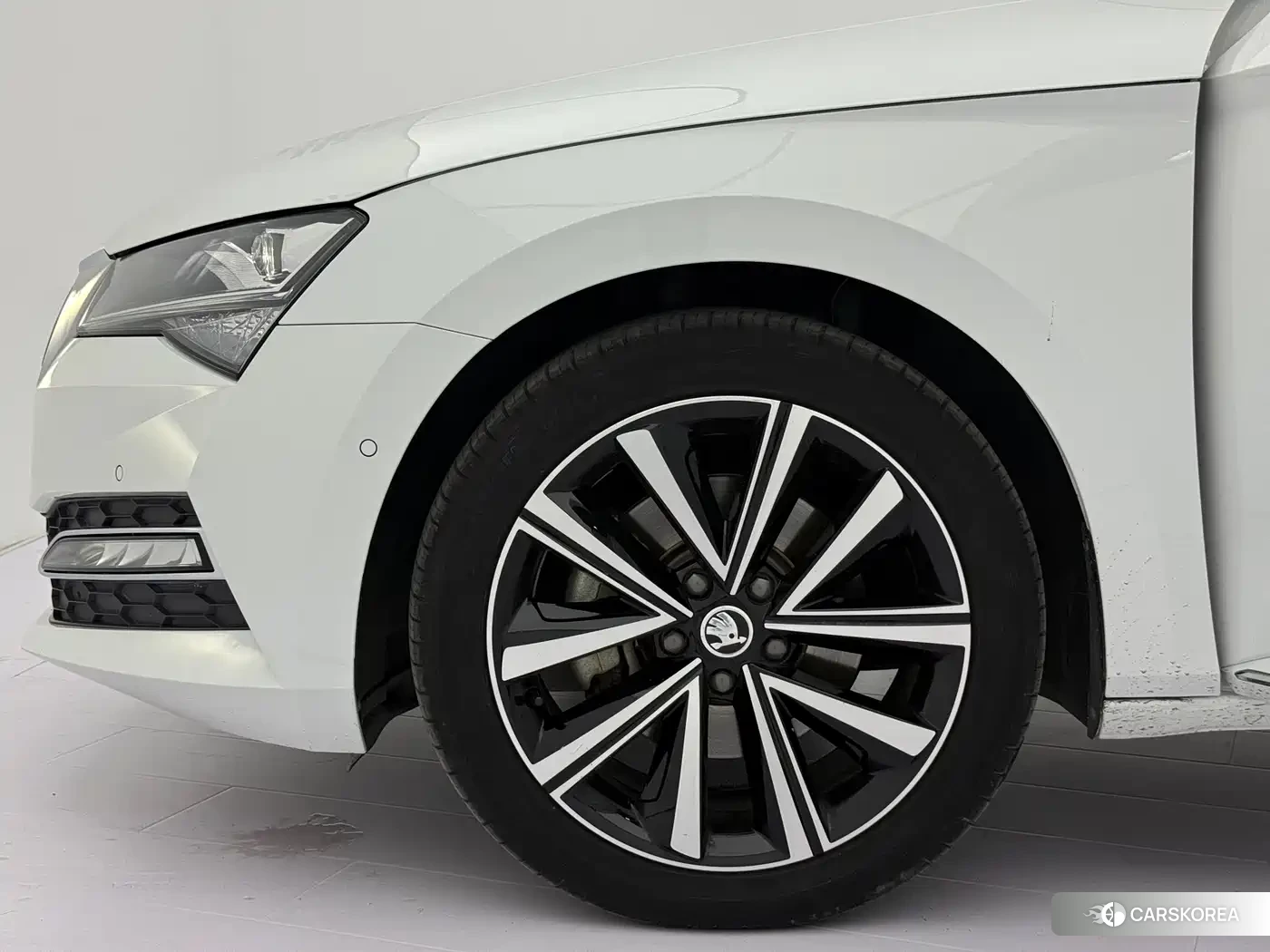 Skoda Superb 2023 Белый из Китая, фото 2