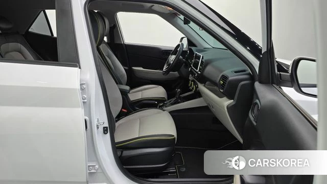 Hyundai Venue 2023 Белый из Кореи, фото 2