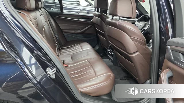 BMW 5 Series (G30) 2018 Черный из Кореи, фото 2