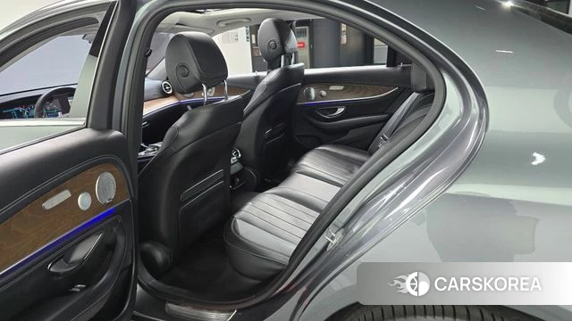 Mercedes-Benz E-Class W213 2018 Серый из Кореи, фото 2