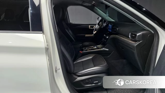 Ford Explorer 6th Generation 2022 Белый из Кореи, фото 2