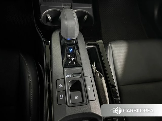 Toyota Prius 5th Generation 2024 Серебристо-серый из Кореи, фото 2
