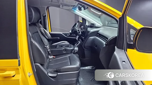 Hyundai Staria 2023 Желтый из Кореи, фото 2