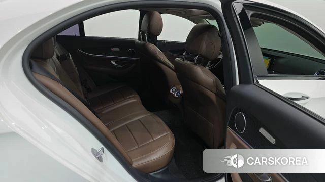 Mercedes-Benz E-Class W213 2018 Белый из Кореи, фото 2