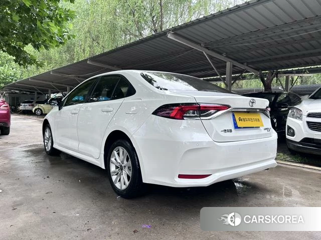 Toyota Corolla 2023 Белый из Китая, фото 2
