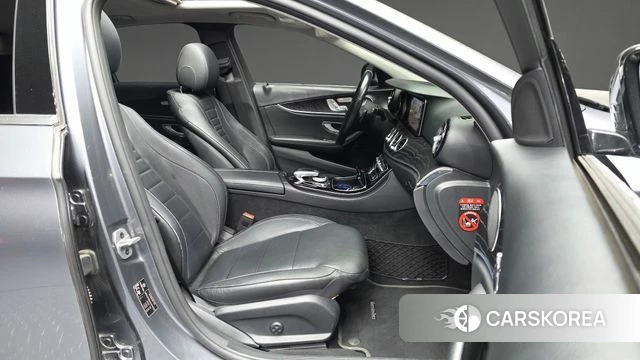 Mercedes-Benz E-Class W213 2018 Серебристо-серый из Кореи, фото 2