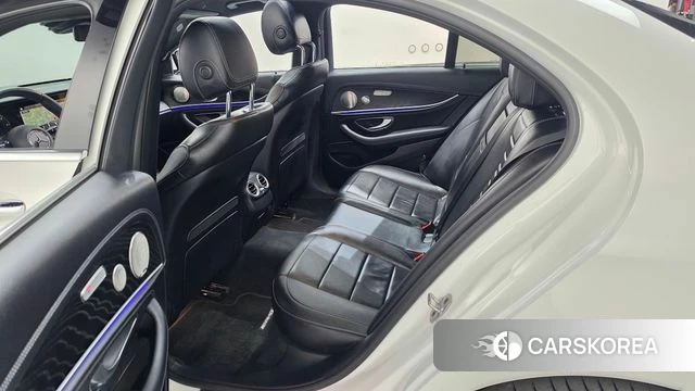 Mercedes-Benz E-Class W213 2023 Белый из Кореи, фото 2