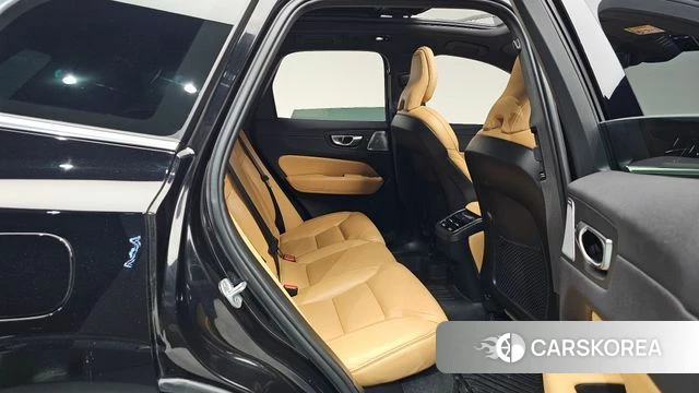 Volvo XC60 second Generation 2024 Черный из Кореи, фото 2