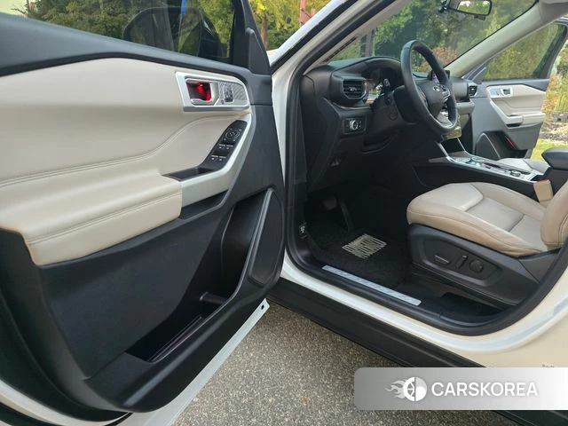 Ford Explorer 6th Generation 2021 Белый из Кореи, фото 2