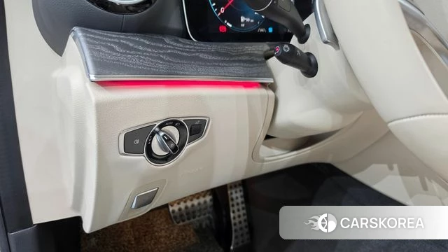 Mercedes-Benz CLS-Class C257 2023 Белый из Кореи, фото 2