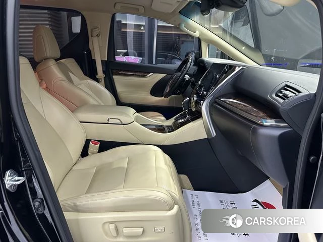 Toyota Alphard 2023 Черный из Китая, фото 2