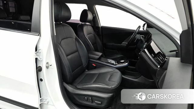 Kia Niro Plus 2022 Белый из Кореи, фото 2