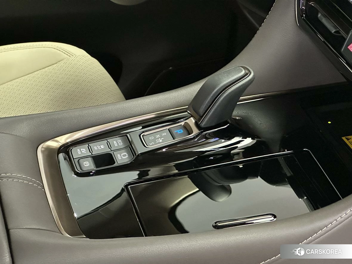 Toyota Vellfire 2023 Черный из Китая, фото 2