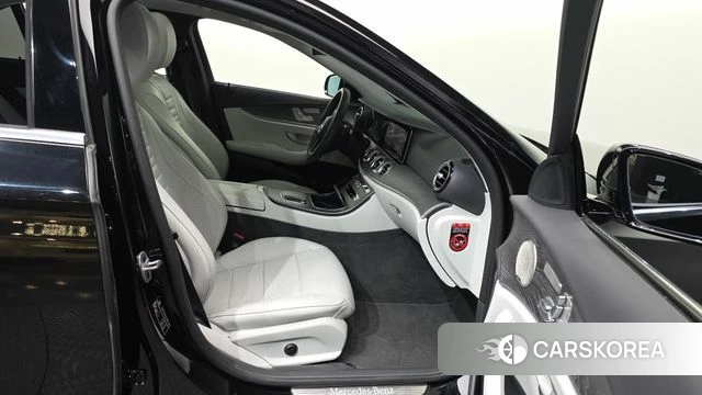 Mercedes-Benz E-Class W213 2023 Черный из Кореи, фото 2