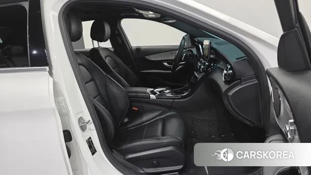 Mercedes-Benz C-Class W205 2018 Белый из Кореи, фото 2