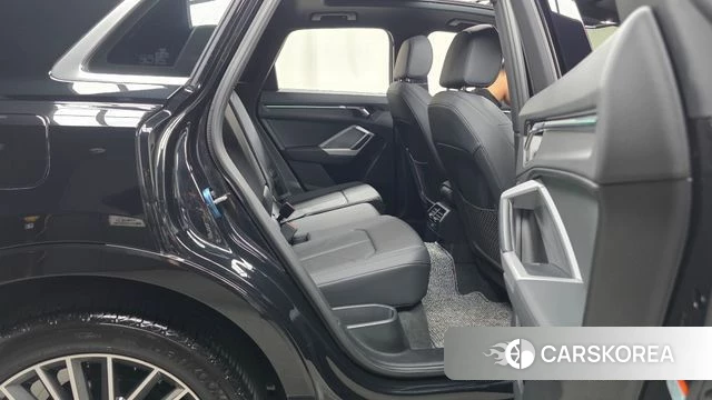 Audi Q3 (F3) 2024 Черный из Кореи, фото 2