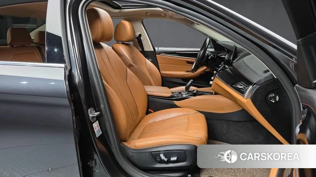 BMW 5 Series (G30) 2018 Серый из Кореи, фото 2