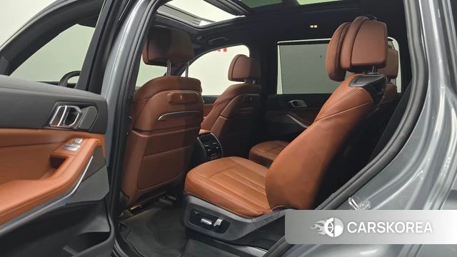 BMW X7 (G07) 2023 Серебристо-серый из Кореи, фото 2
