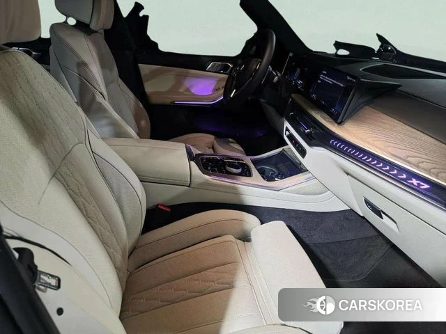 BMW X7 (G07) 2026 Серебристо-серый из Кореи, фото 2