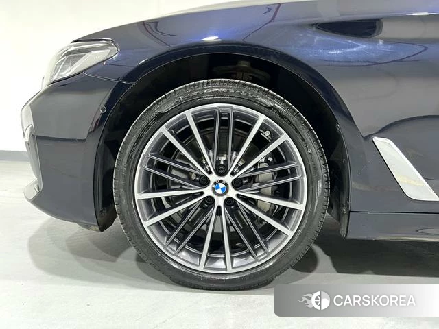 BMW 5 series 2023 Синий из Китая, фото 2
