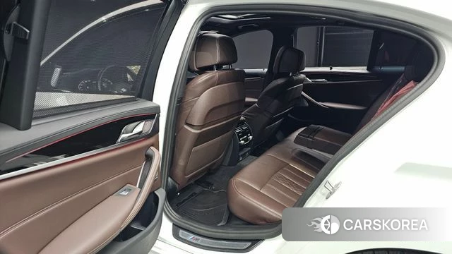 BMW 5 Series (G30) 2023 Белый из Кореи, фото 2