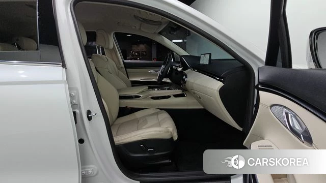Genesis GV70 2023 Белый из Кореи, фото 2