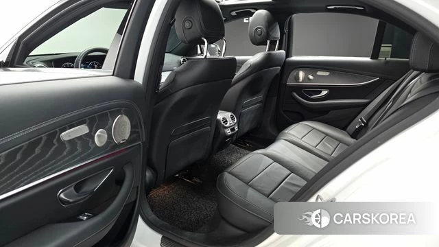 Mercedes-Benz E-Class W213 2023 Белый из Кореи, фото 2