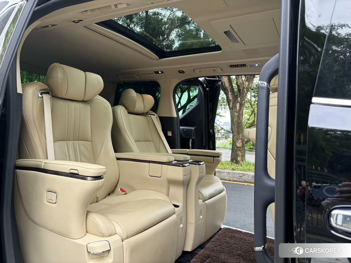 Toyota Alphard 2021 Черный из Китая, фото 2