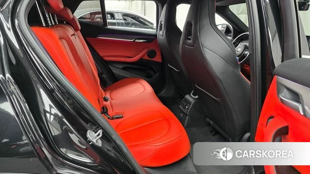 BMW X2 (F39) 2022 Черный из Кореи, фото 2