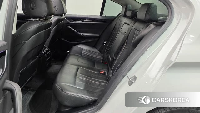 BMW 5 Series (G30) 2018 Белый из Кореи, фото 3