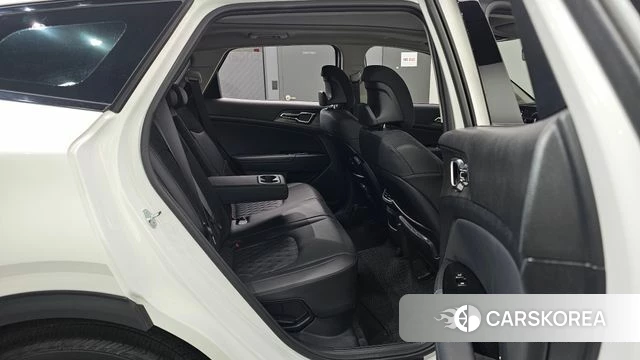 Kia Sportage 5th Generation Hybrid 2023 Белый из Кореи, фото 2